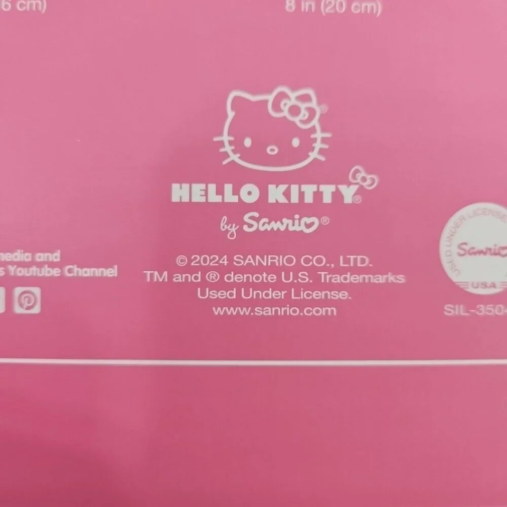 Hello Kitty Paper Tableware Party Set 16 Lunch & 16 dessert plates, 40 Napkins‎